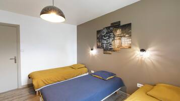 2 slaapkamers, een strijkplank/strijkijzer, reisbedje, gratis wifi