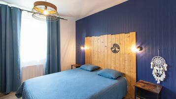 2 slaapkamers, een strijkplank/strijkijzer, reisbedje, gratis wifi