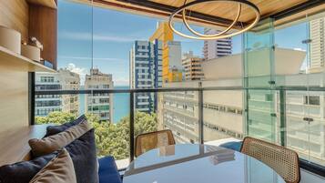 Basic Apartment | Dining