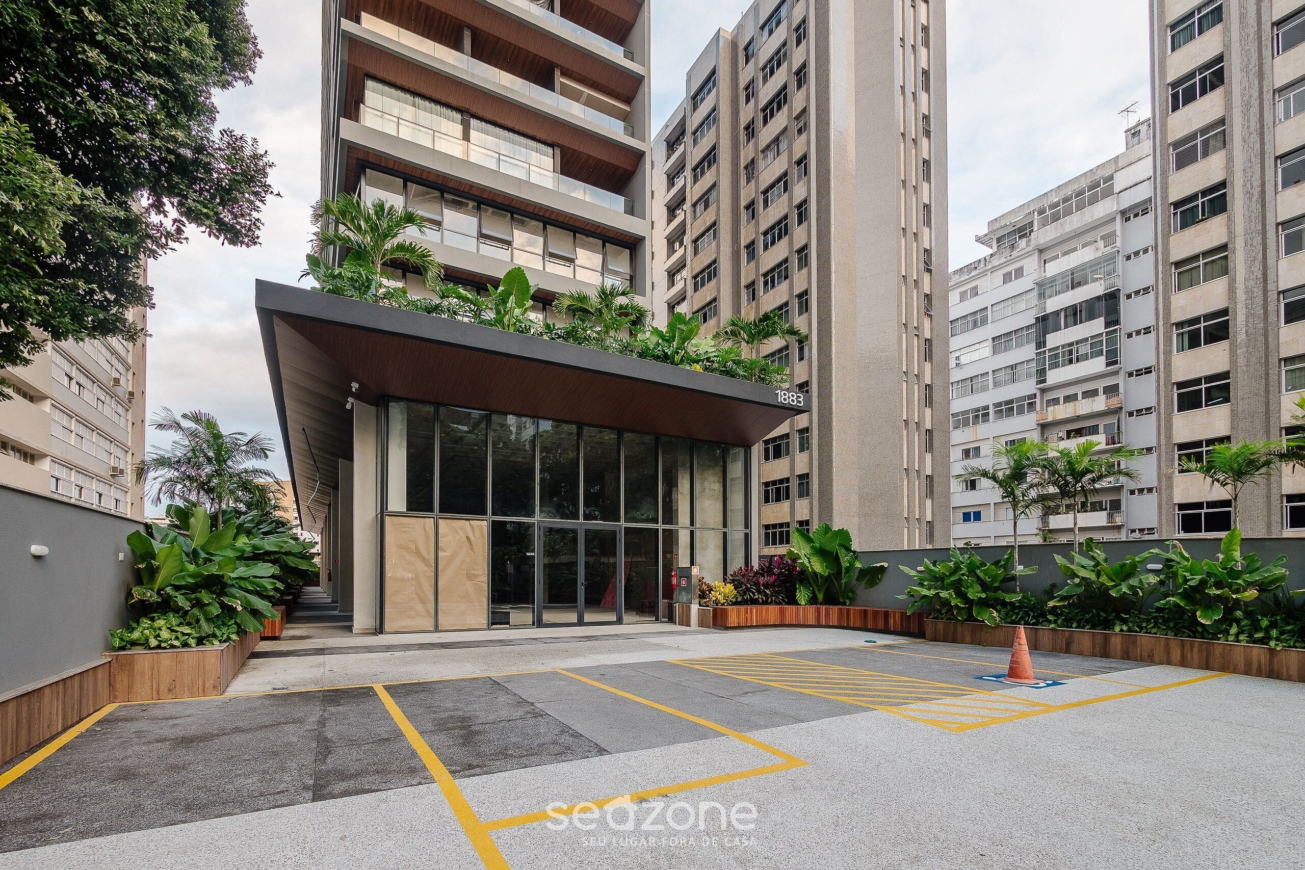 المنشأة من الخارج