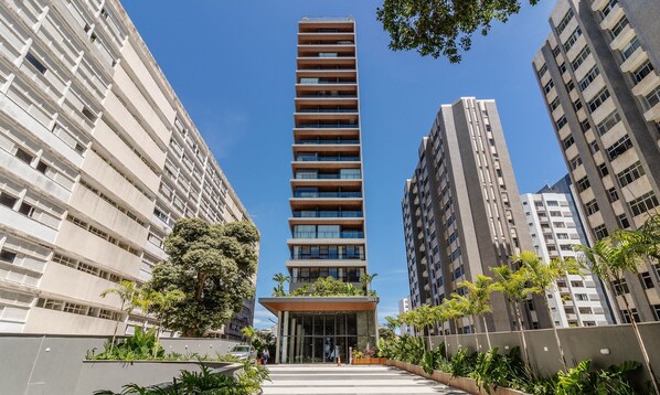 A modern high-rise building with a central entrance, surrounded by other high-rise buildings. - Stay With Style and Convenience in Salvador LIV (Salvador)