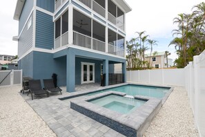 Pool - Spacious NEW CONSTRUCTION 6-bedroom house with Elevator and WIFI (Fort Myers Beach)