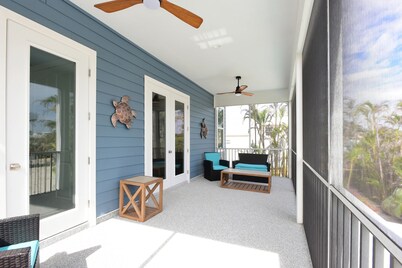 Spacious NEW CONSTRUCTION 6-bedroom house with Elevator and WIFI