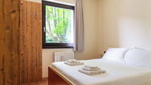 3 chambres, fer et planche à repasser, Wi-Fi gratuit, draps fournis