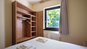 2 chambres, fer et planche à repasser, Wi-Fi gratuit, draps fournis