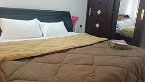 2 bedrooms, iron/ironing board, WiFi, bed sheets