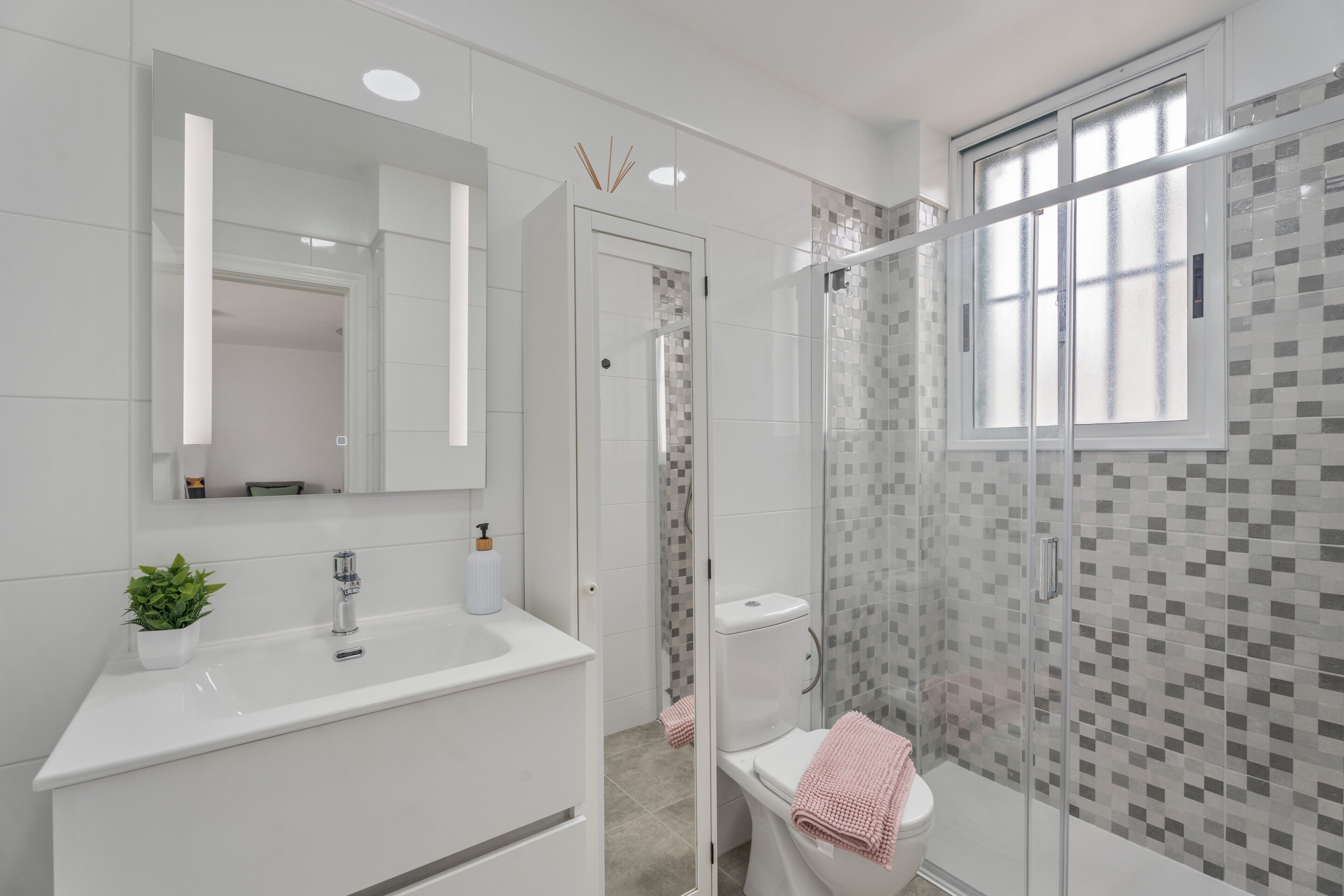 Shower, towels