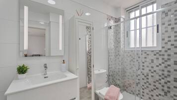 Shower, towels