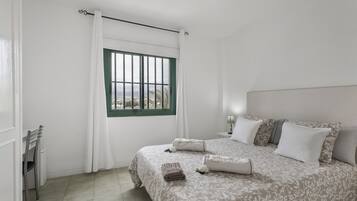 1 habitación, tabla de planchar con plancha, wifi y ropa de cama