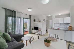 TV, tavolo da ping pong