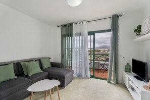 TV, tavolo da ping pong