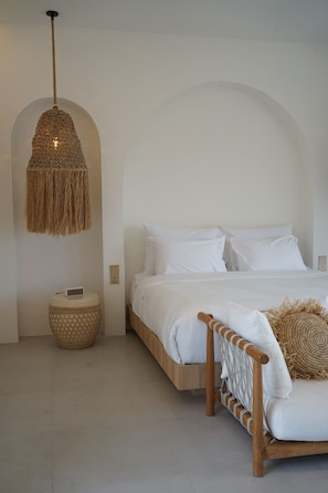 Quarto casal superluxo, sacada, vista para a piscina | Cofres nos quartos, Wi-Fi de cortesia