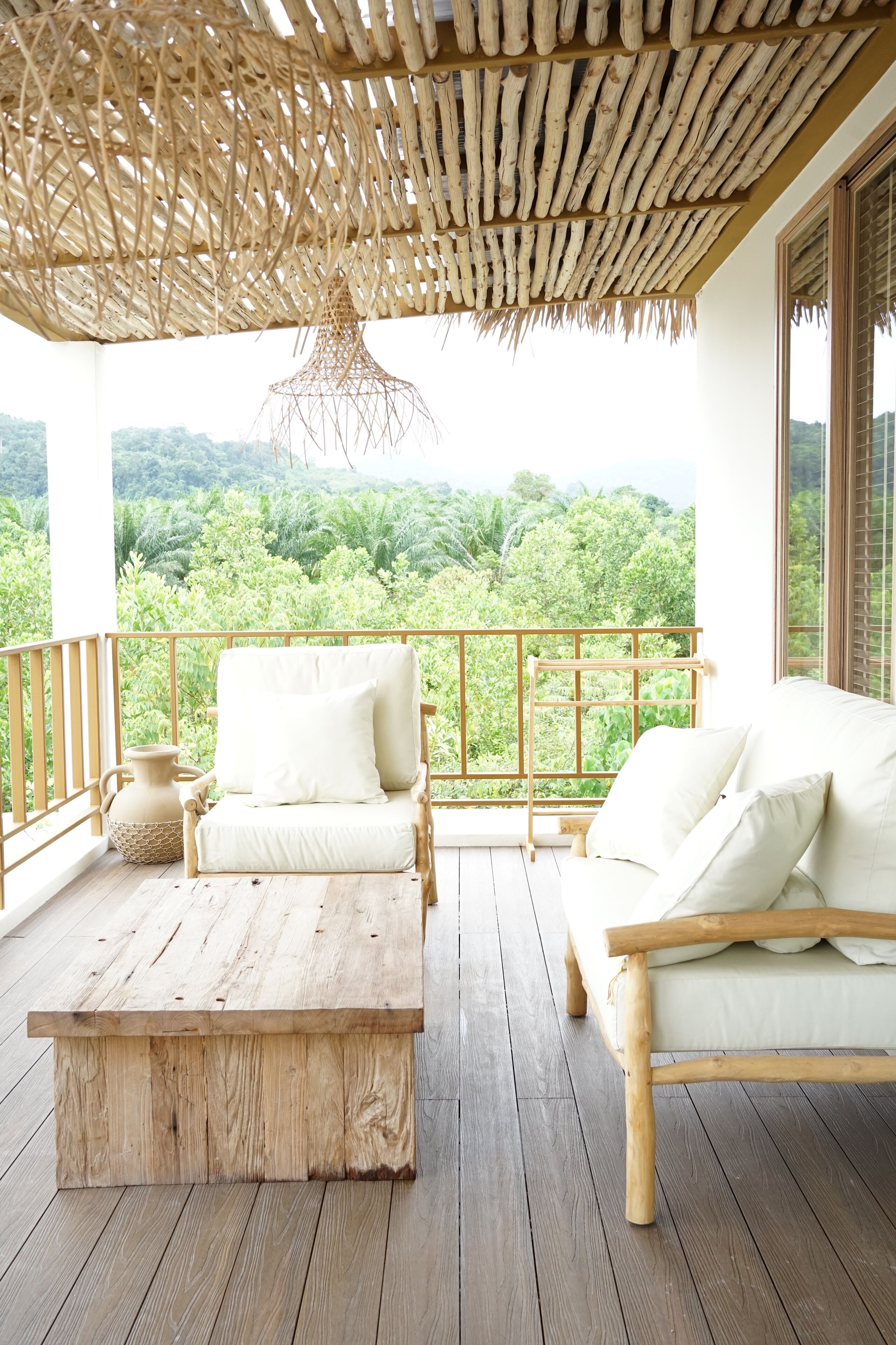 Luxury Double Room, Balcony, Pool View | Living area