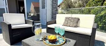 Elegant Beach Villa Moonstone with Lounge and BBQ