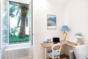 Laptop workspace, free WiFi