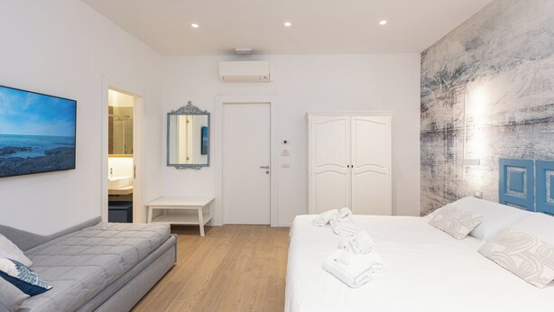 Comfort Triple Room, Garden View | Laptop workspace, WiFi (free) - ARIOSTO LUXURY ROOMS (Rome)