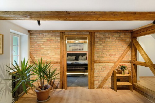 Apartment 'Altes Höhlenführerhaus' with Mountain View, Shared Terrace and Wi-Fi