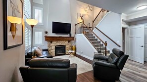 Téléviseur, foyer, chaîne audio, bureau