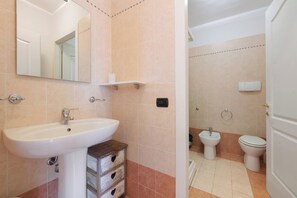 Douche, serviettes fournies