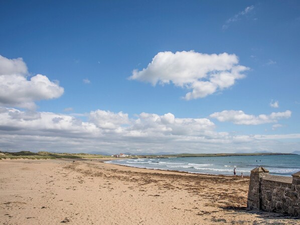 Una playa cerca