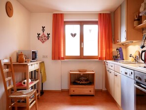 Kühlschrank, Ofen, Herdplatte, Geschirrspüler