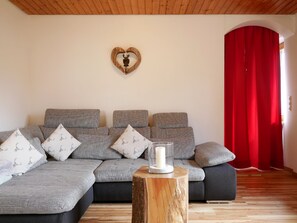 Fernseher, DVD-Player, Stereoanlage