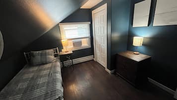4 habitaciones, tabla de planchar con plancha, wifi y ropa de cama