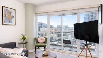 Deluxe Apartment, Balcony, City View | Living area