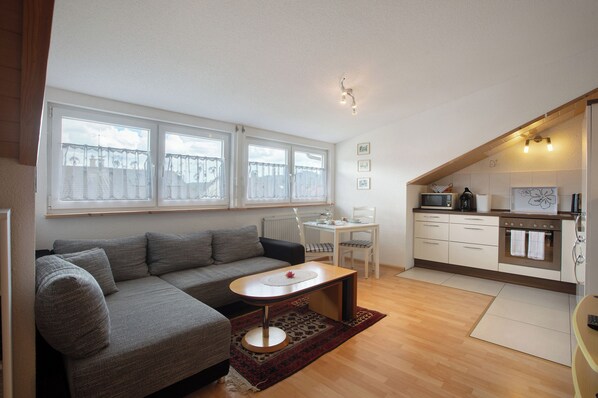 Fernseher, DVD-Player, Stereoanlage