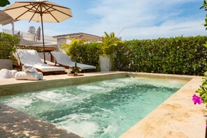 Piscine extérieure, piscine chauffée