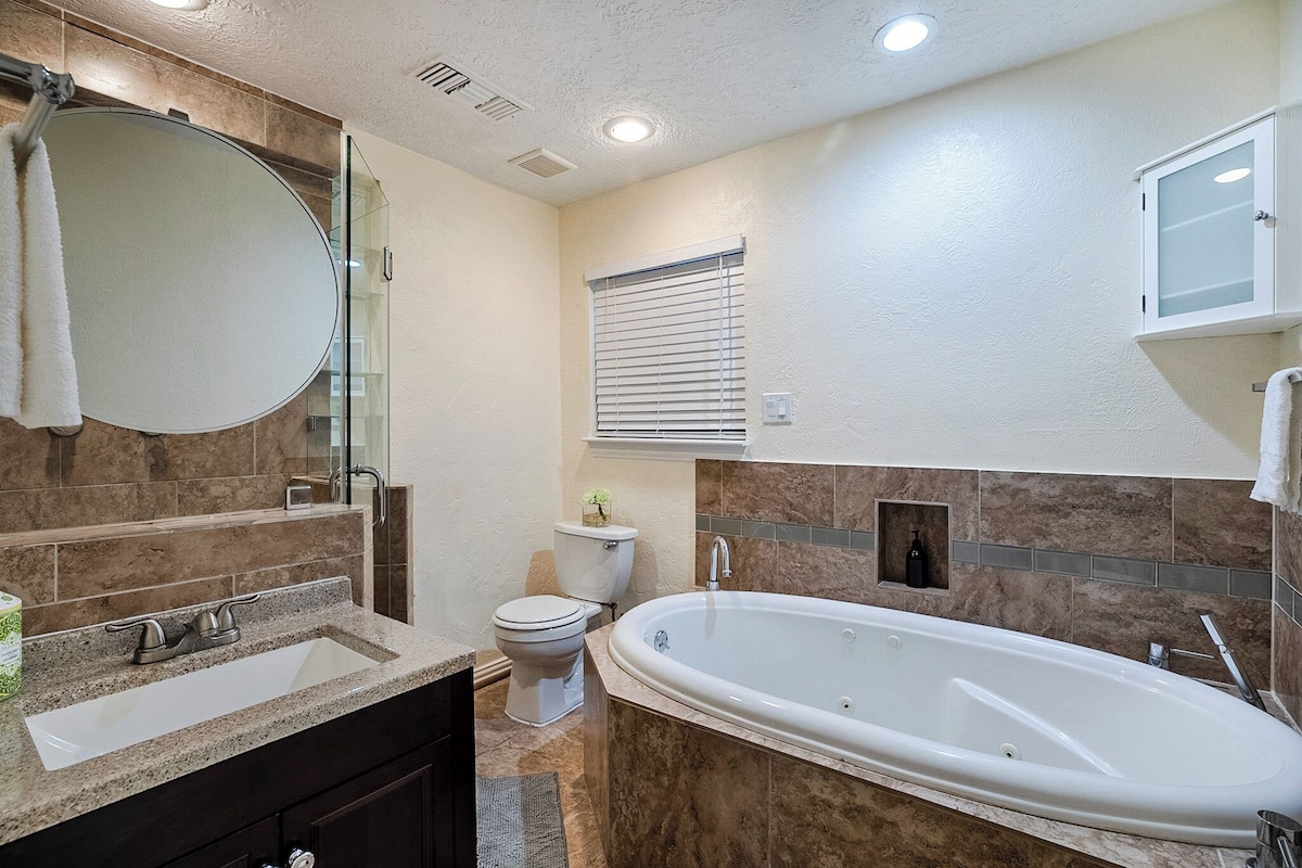 Photo 28 of Texas Size + Pool + Hottub + Bar + 8 bedroom+ Ping Pong + Guest Suite