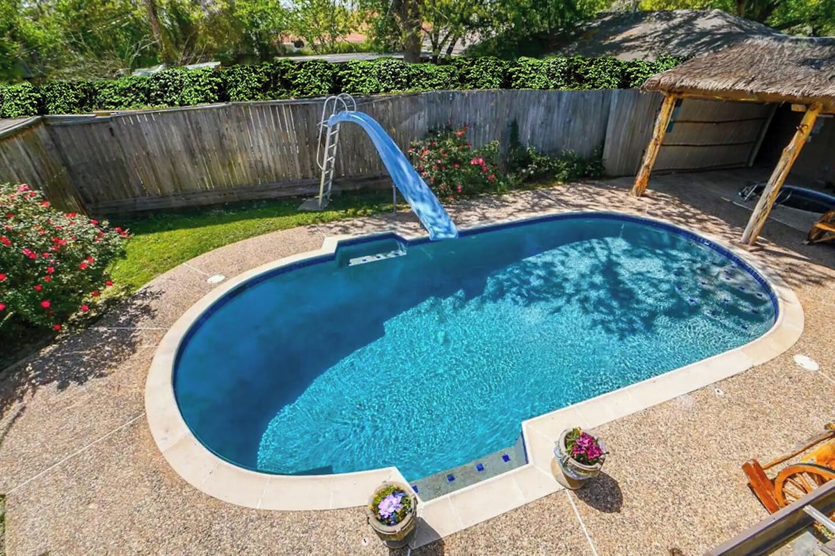 Photo 2 of Texas Size + Pool + Hottub + Bar + 8 bedroom+ Ping Pong + Guest Suite