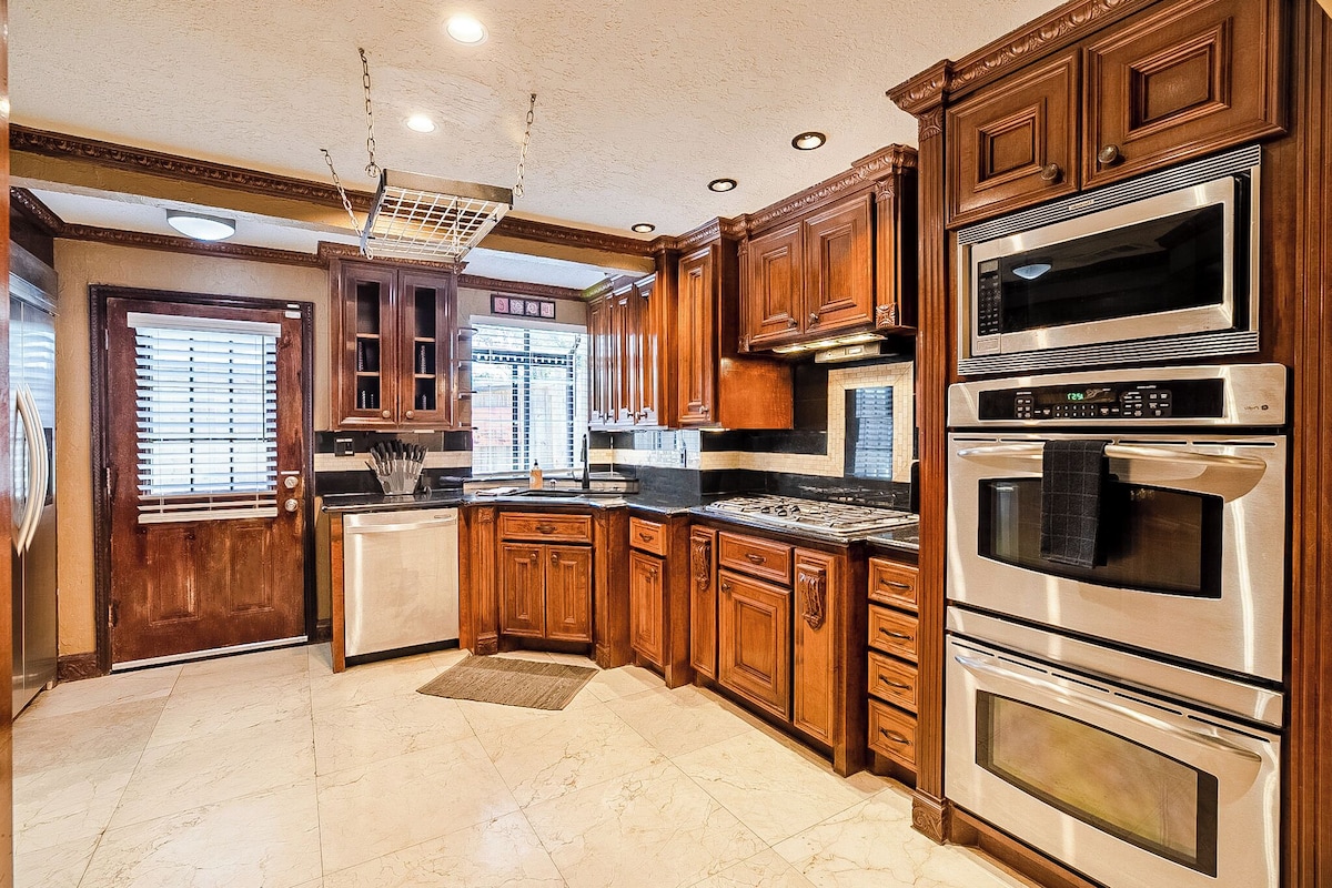 Photo 11 of Texas Size + Pool + Hottub + Bar + 8 bedroom+ Ping Pong + Guest Suite