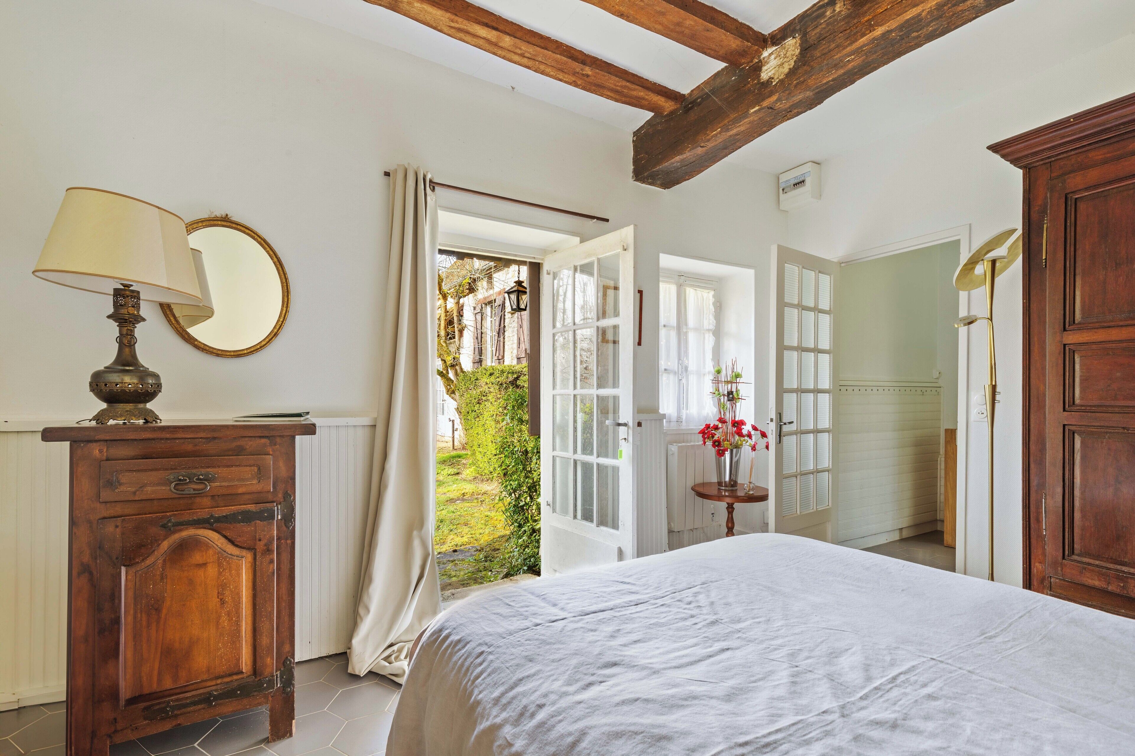 6 chambres, fer et planche à repasser, Wi-Fi, draps fournis