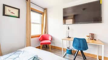 3 bedrooms, iron/ironing board, free WiFi, bed sheets