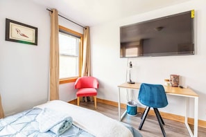 3 bedrooms, iron/ironing board, free WiFi, bed sheets - Entire 3BR 2 Bath Apartment Near by Northwestern Univ and Transport 8+ Guests (Evanston)
