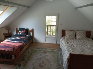 4 bedrooms, WiFi, bed sheets