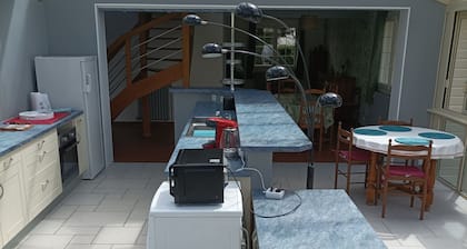 Large 200m2 house set in wooded grounds