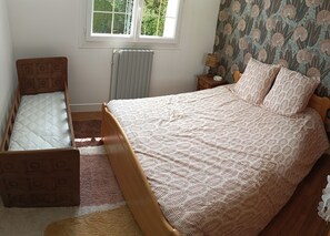 4 bedrooms, WiFi, bed sheets