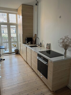 Microondas, horno y lavavajillas