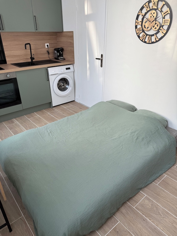 1 bedroom, WiFi, bed sheets