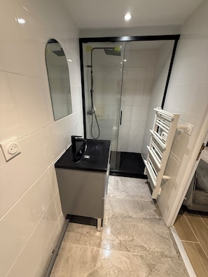 Shower, towels, soap, toilet paper