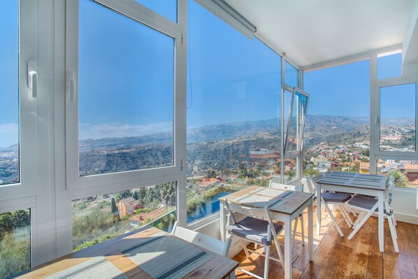 Dining - 'Villa bandama golf Agaete Suite-01' with sea views, Wi-Fi and air conditioning (santa brigida)