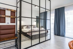 1 bedroom, iron/ironing board, WiFi, bed sheets - Stylish Apartment with Balcony | Close to Old Market and Parking (Poznań)