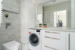 淋浴设施、吹风机、毛巾