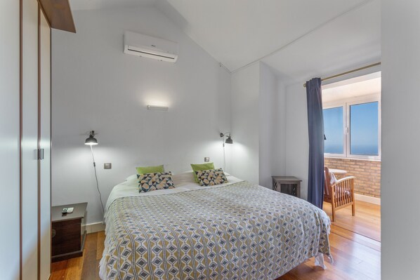 1 slaapkamer, een strijkplank/strijkijzer, wifi, beddengoed