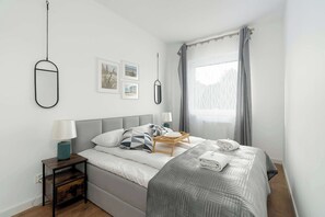 1 habitación, tabla de planchar con plancha, cuna de viaje y wifi 