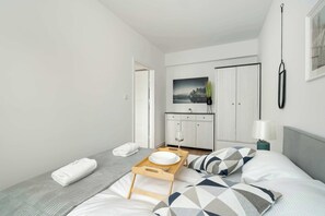 1 bedroom, iron/ironing board, travel crib, WiFi - Główna 33 | Elegant Apartment | Terrace | Parking (Poznań)