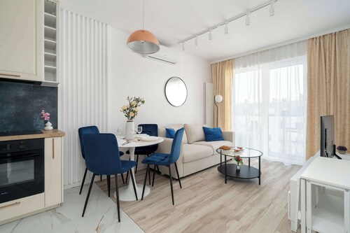 Stilvolle Wohnung mit Balkon | Parkplatz | Nähe Maltasee