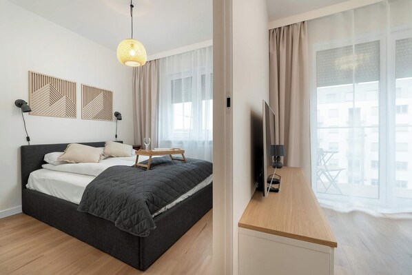 1 bedroom, desk, iron/ironing board, WiFi